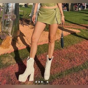 Rare Sugar Thrills Doll Kill Women’s White & Cream Platform Bootie Sz 11